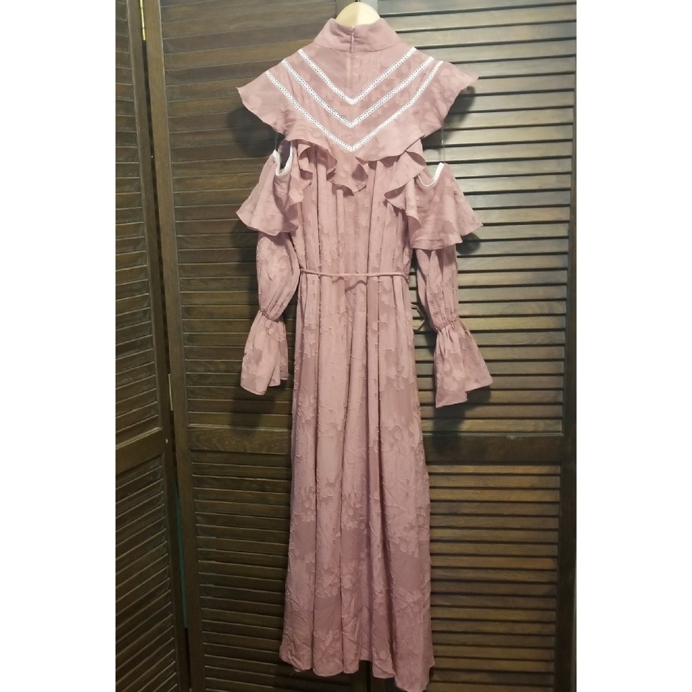 Elliatt Peach Midi Dress - Picture 4 of 8